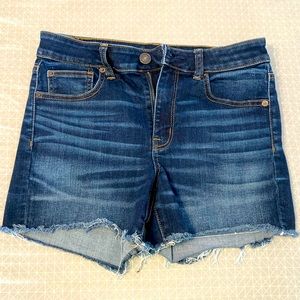 Gently Used 🎀 American Eagle Hi-Rise Next Level Stretch Shortie